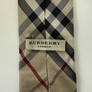 Burberry London Nova Check Silk Tie – Made in Italy – Classic Beige
